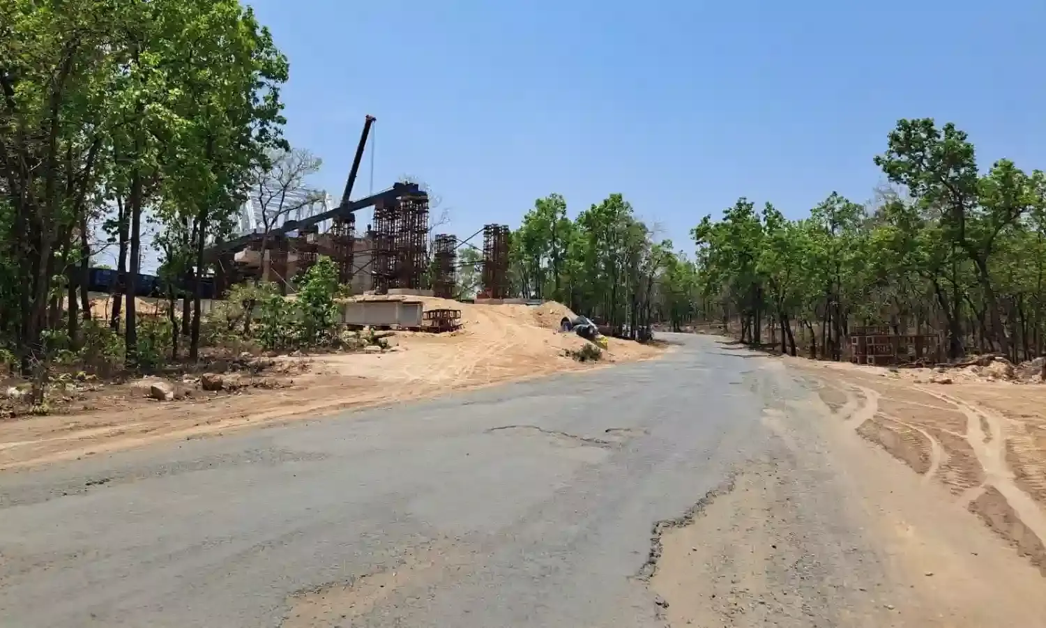 भास्कर अभियान- घुनघुटी के समीप मोर्चा फाटक आरओबी पर गर्डर रखने में लग गए 28 दिन
