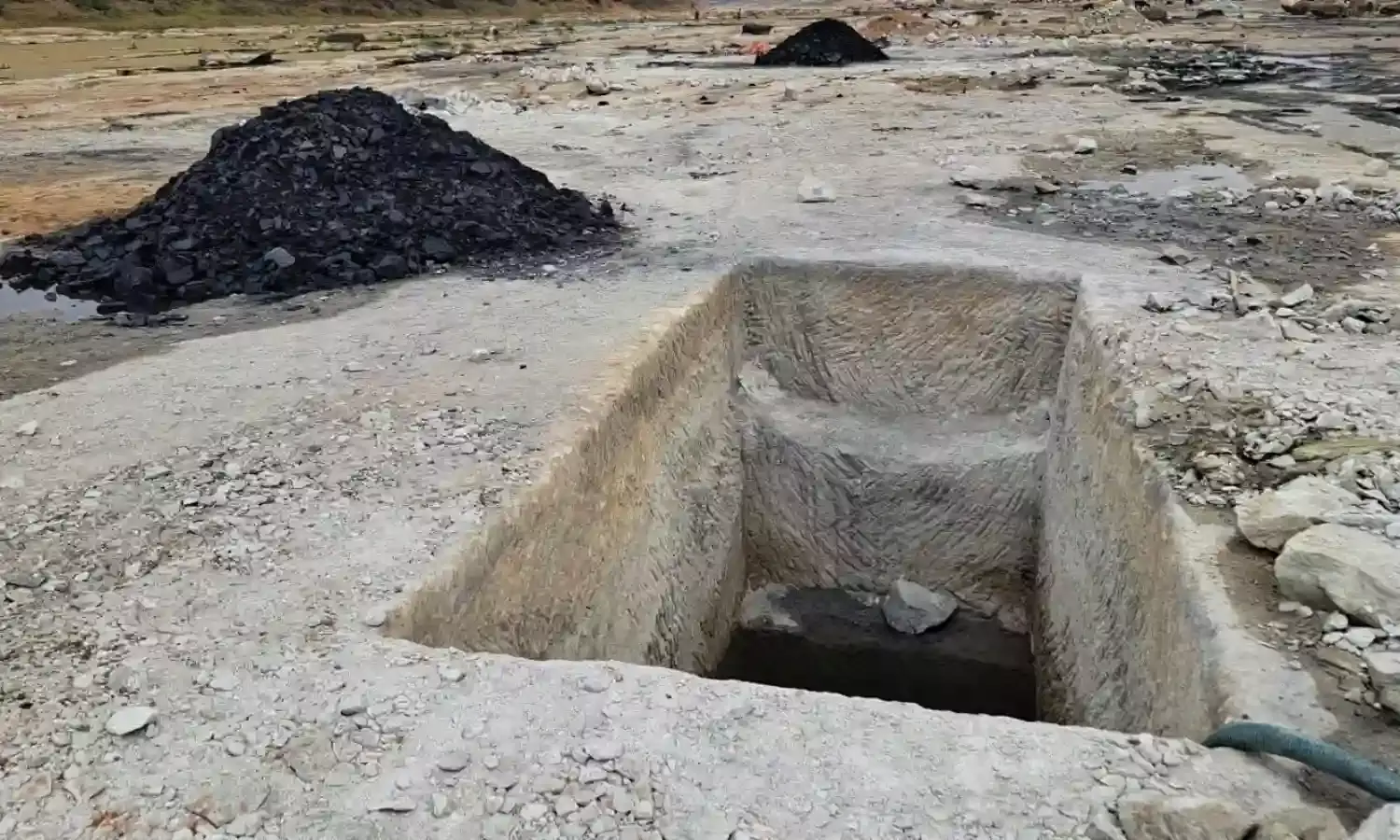 मुख्यमंत्री ने शुक्रवार को ही गतिविधियों पर पैनी नजर रखने कहा