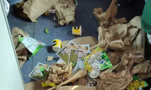 पातालकोट और पेंचव्हेली एक्सप्रेस की सफाई व्यवस्था ढर्रे पर, रेलवे के अफसर नहीं दे रहे ध्यान पातालकोट और पेंचव्हेली एक्सप्रेस की सफाई व्यवस्था ढर्रे पर, रेलवे के अफसर नहीं दे रहे ध्यान