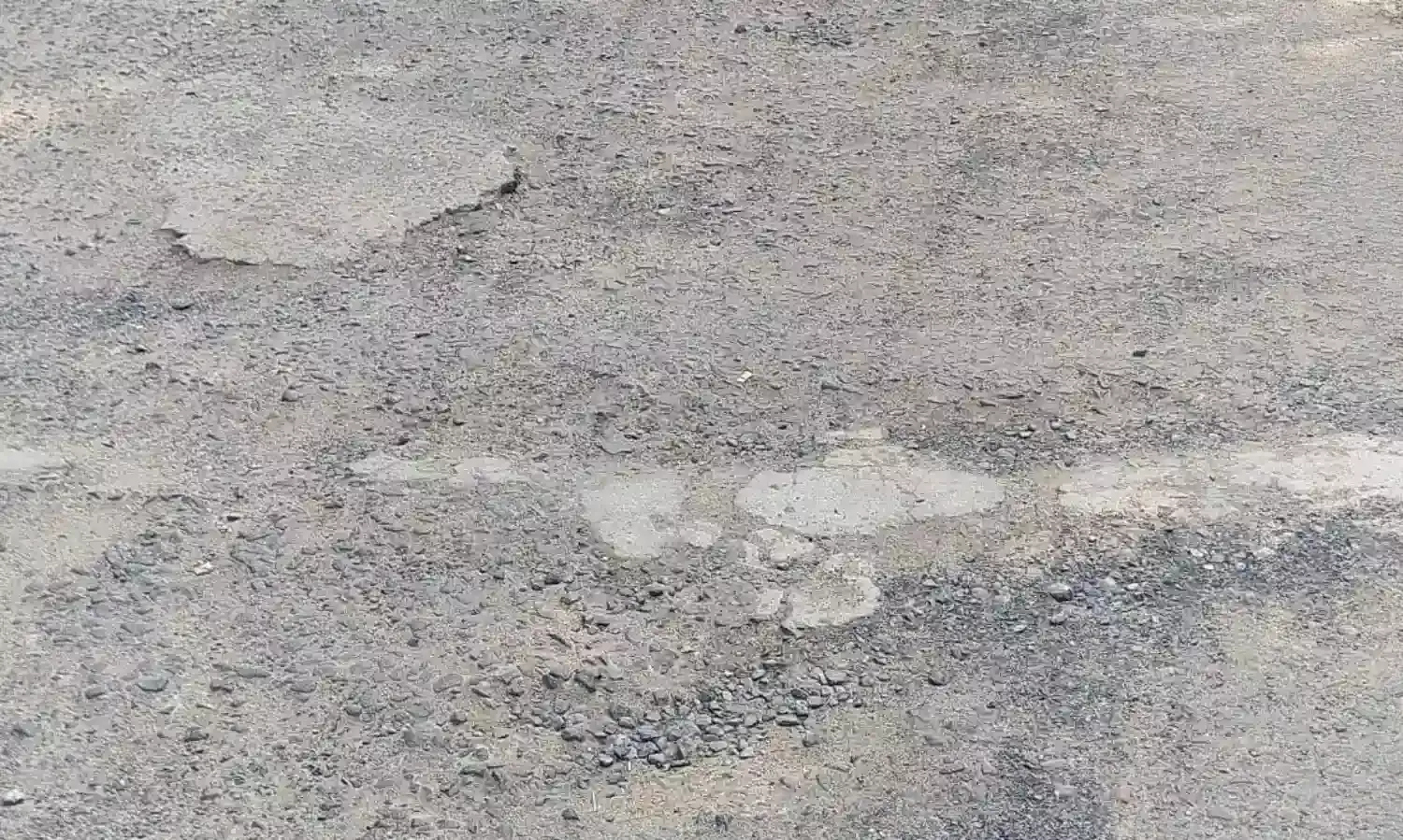 कुछ साल में ही टूट जा रहीं शहर की सडक़ें