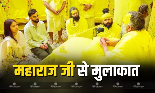 रिटायमेंट के बाद विराट कोहली अपनी पत्नी अनुष्का के साथ पहुंचे प्रेमानंद जी महाराज के पास, पूछे ये सवाल
