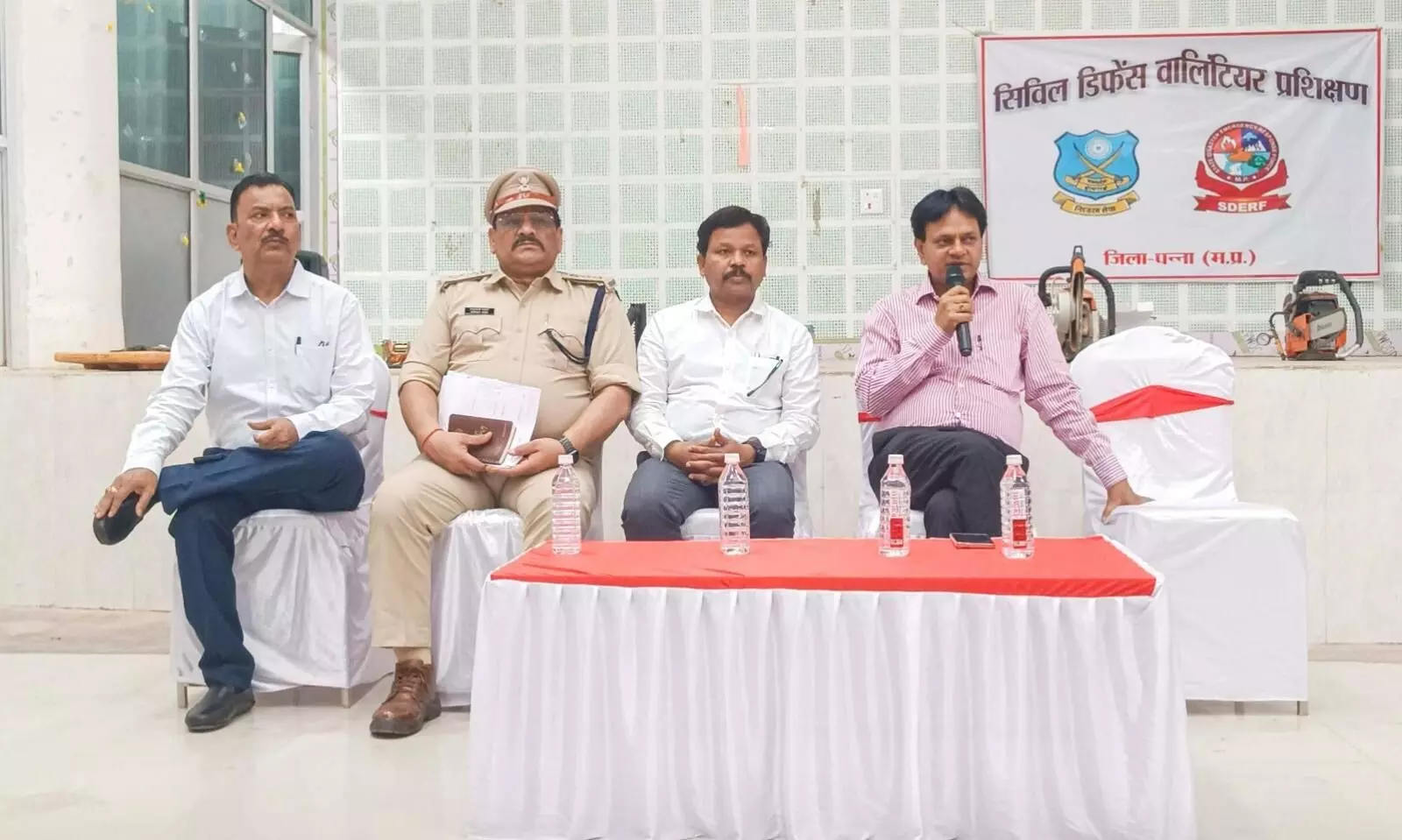 सिविल डिफेंस वालेंटियर मुस्तैद रहकर सक्षमता से करें दायित्वों का निर्वहन: कलेक्टर सिविल डिफेंस वालेंटियर मुस्तैद रहकर सक्षमता से करें दायित्वों का निर्वहन: कलेक्टर