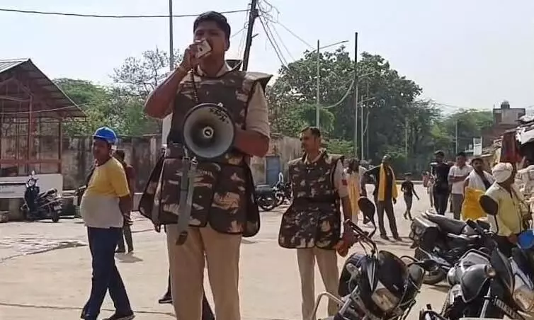 मॉकड्रिल, कामदगिरि प्राचीन मुखारबिन्द की सीढिय़ों पर मिले बम को बीडीएस ने किया डिफ्यूज मॉकड्रिल, कामदगिरि प्राचीन मुखारबिन्द की सीढिय़ों पर मिले बम को बीडीएस ने किया डिफ्यूज