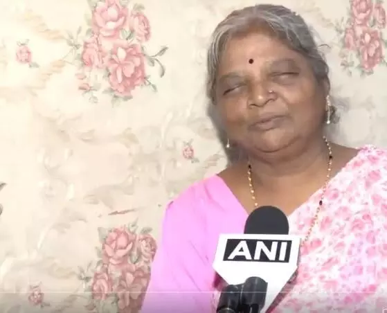 65 साल की महिला ने अपने पोते के साथ दिए दसवीं के एग्जाम्स, दोनों हुए अच्छे मार्क्स से पास 65 साल की महिला ने अपने पोते के साथ दिए दसवीं के एग्जाम्स, दोनों हुए अच्छे मार्क्स से पास