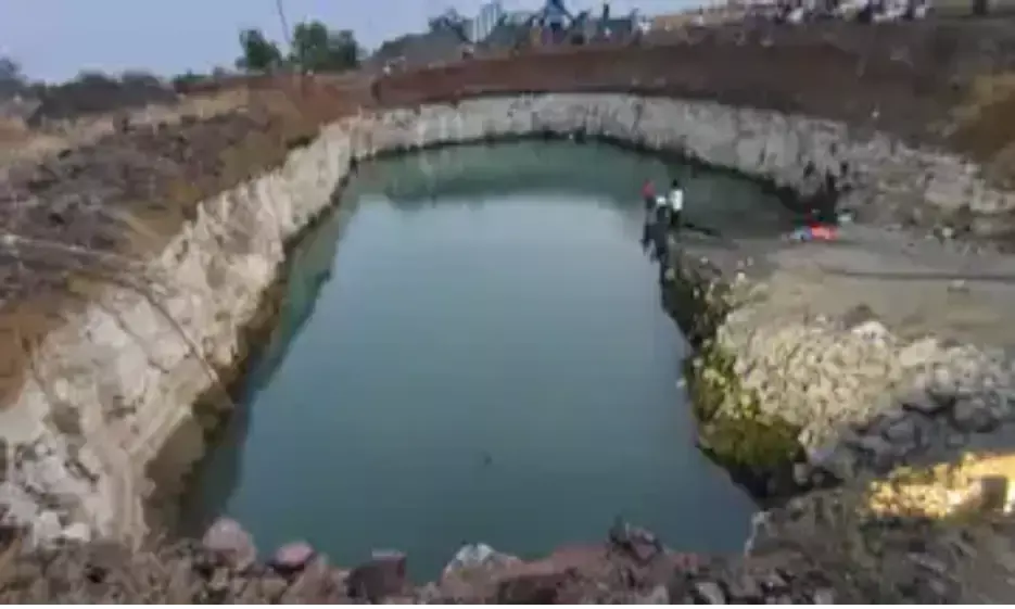 खदान के पानी में तैरने गया था इंजीनियर, गहरे पानी की चपेट में आकर डूबा - मौत खदान के पानी में तैरने गया था इंजीनियर, गहरे पानी की चपेट में आकर डूबा - मौत