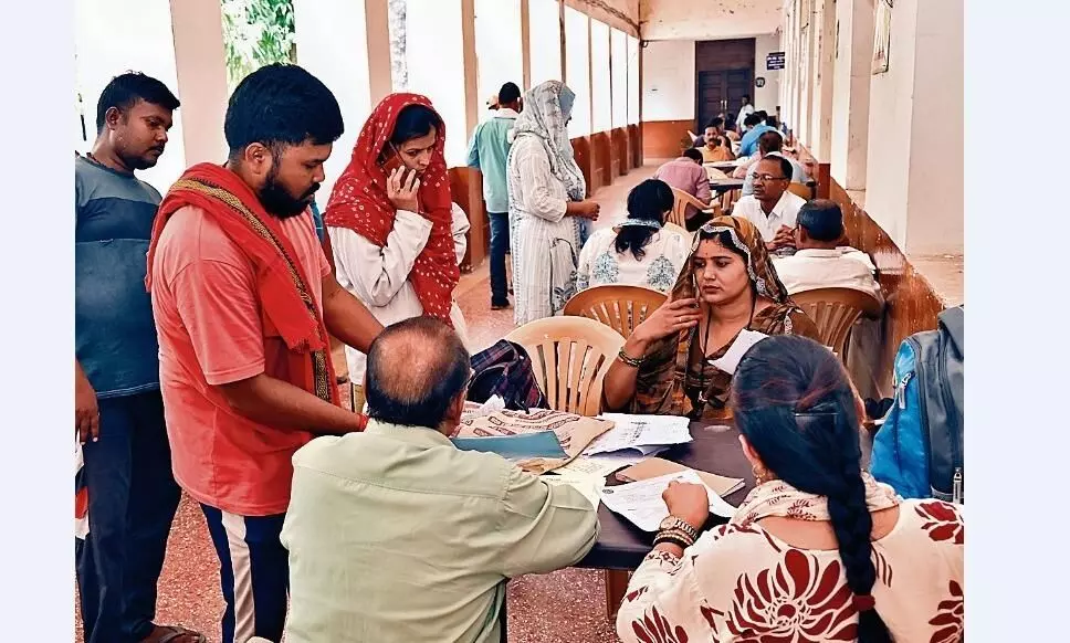 बेटे का आरोप, पिता ने बनवाया फर्जी राशन कार्ड बेटे का आरोप, पिता ने बनवाया फर्जी राशन कार्ड