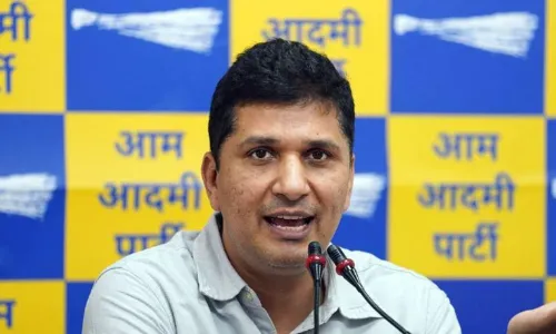 AAP के कार्यकर्ताओं ने किया विरोध प्रदर्शन, पीएम मोदी पर साधा निशाना, विश्वासघात करने का लगाया आरोप