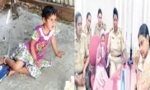 नशेड़ी पिता ने मासूम को जानवरों के बाड़े में बांधा, खाने में देता था तरबूज के छिलके नशेड़ी पिता ने मासूम को जानवरों के बाड़े में बांधा, खाने में देता था तरबूज के छिलके