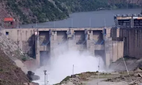 सिंधु जल संधि पर फिर से विचार करें.., घुटनों पर आया पाकिस्तान, भारत के सामने गिड़गिड़ाया सिंधु जल संधि पर फिर से विचार करें.., घुटनों पर आया पाकिस्तान, भारत के सामने गिड़गिड़ाया