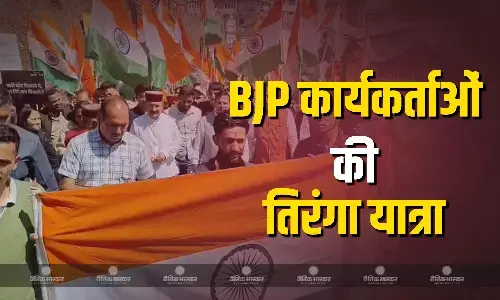 ऑपरेशन सिंदूर की सफलता के बाद जम्मू-कश्मीर में BJP कार्यकर्ताओं की तिरंगा यात्रा, नारे लगा कर भारतीय सेना को दिया सम्मान