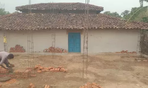 पिलर खुदाई के दौरान मिला खजाना, मजदूरों ने बांट लिया