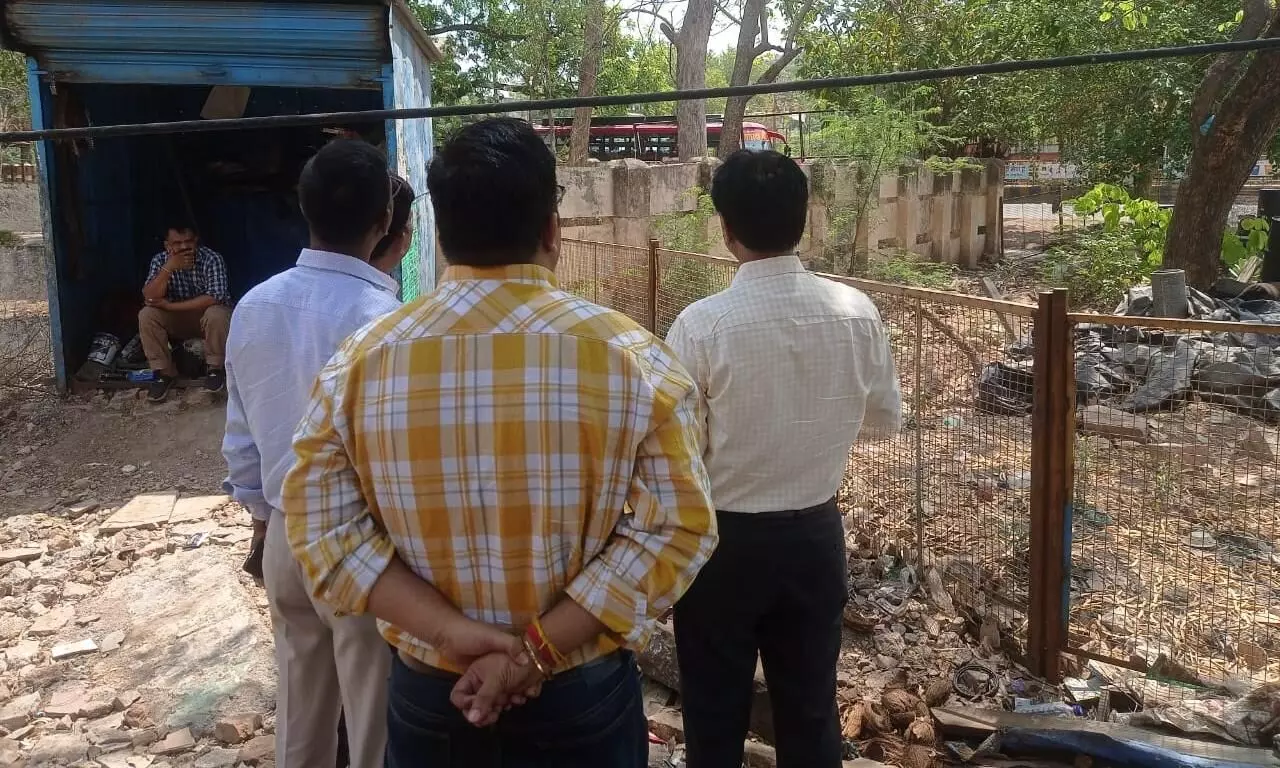 डायमंड चौक का होगा सौंदर्यीकरण, कलेक्टर ने लिया जायजा डायमंड चौक का होगा सौंदर्यीकरण, कलेक्टर ने लिया जायजा