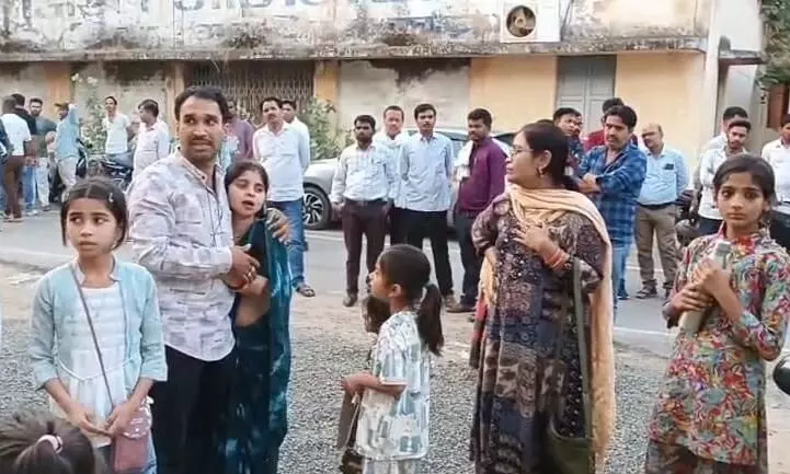 उमरिया कलेक्ट्रेट परिसर पर कार का कांच तोड़कर 7.70 लाख पार