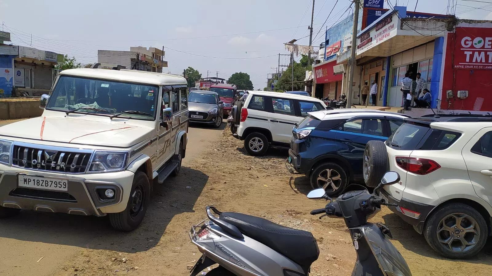 निर्माण पूरा हुआ नहीं और मॉडल रोड में लगने लगा जाम निर्माण पूरा हुआ नहीं और मॉडल रोड में लगने लगा जाम