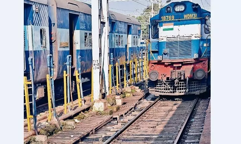 मप्र व छग के बीच इंटरसिटी एक्सप्रेस के रूप में नई ट्रेन चलाने की तैयारी मप्र व छग के बीच इंटरसिटी एक्सप्रेस के रूप में नई ट्रेन चलाने की तैयारी