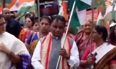 सीएम मोहन चरण माझी ने बीजेपी कार्यकर्ताओं के साथ निकाली ‘तिरंगा रैली...’, ऑपरेशन सिंदूर की सफलता पर कई लोग हुए शामिल सीएम मोहन चरण माझी ने बीजेपी कार्यकर्ताओं के साथ निकाली ‘तिरंगा रैली...’, ऑपरेशन सिंदूर की सफलता पर कई लोग हुए शामिल