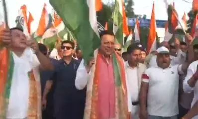 सीएम पुष्कर सिंह धामी ने तिरंगा शौर्य सम्मान यात्रा का किया नेतृत्व, बड़ी संख्या में यात्रा में शामिल हुए बीजेपी कार्यकर्ता सीएम पुष्कर सिंह धामी ने तिरंगा शौर्य सम्मान यात्रा का किया नेतृत्व, बड़ी संख्या में यात्रा में शामिल हुए बीजेपी कार्यकर्ता