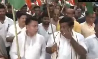 पश्चिम बंगाल बीजेपी अध्यक्ष सुकांत मजूमदार ने कार्यकर्ताओं के साथ निकाली ‘तिरंगा रैली’, ऑपरेशन सिंदूर की सफलता पर लोगों में यात्रा के दौरान दिखा उत्साह पश्चिम बंगाल बीजेपी अध्यक्ष सुकांत मजूमदार ने कार्यकर्ताओं के साथ निकाली ‘तिरंगा रैली’, ऑपरेशन सिंदूर की सफलता पर लोगों में यात्रा के दौरान दिखा उत्साह