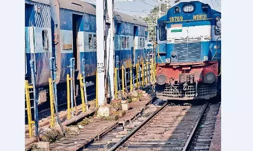 मप्र व छग के बीच इंटरसिटी एक्सप्रेस के रूप में नई ट्रेन चलाने की तैयारी मप्र व छग के बीच इंटरसिटी एक्सप्रेस के रूप में नई ट्रेन चलाने की तैयारी