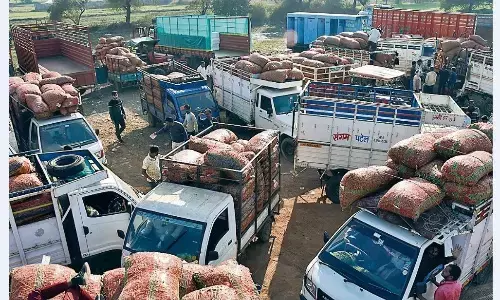 आखिर मंडी सचिव ने दर्ज कराए बयान व्यापारियों की मांग, निष्पक्षता से हो जांच आखिर मंडी सचिव ने दर्ज कराए बयान व्यापारियों की मांग, निष्पक्षता से हो जांच