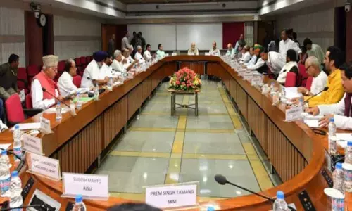 सभी दलों के चुनिंदा सांसदों को भेजा जाएगा विदेश, ओवैसी और थरूर के नाम हो सकते हैं शामिल