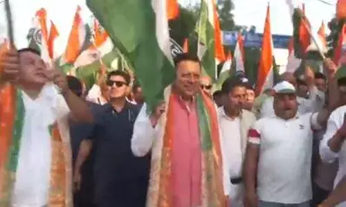 सीएम पुष्कर सिंह धामी ने तिरंगा शौर्य सम्मान यात्रा का किया नेतृत्व, बड़ी संख्या में यात्रा में शामिल हुए बीजेपी कार्यकर्ता