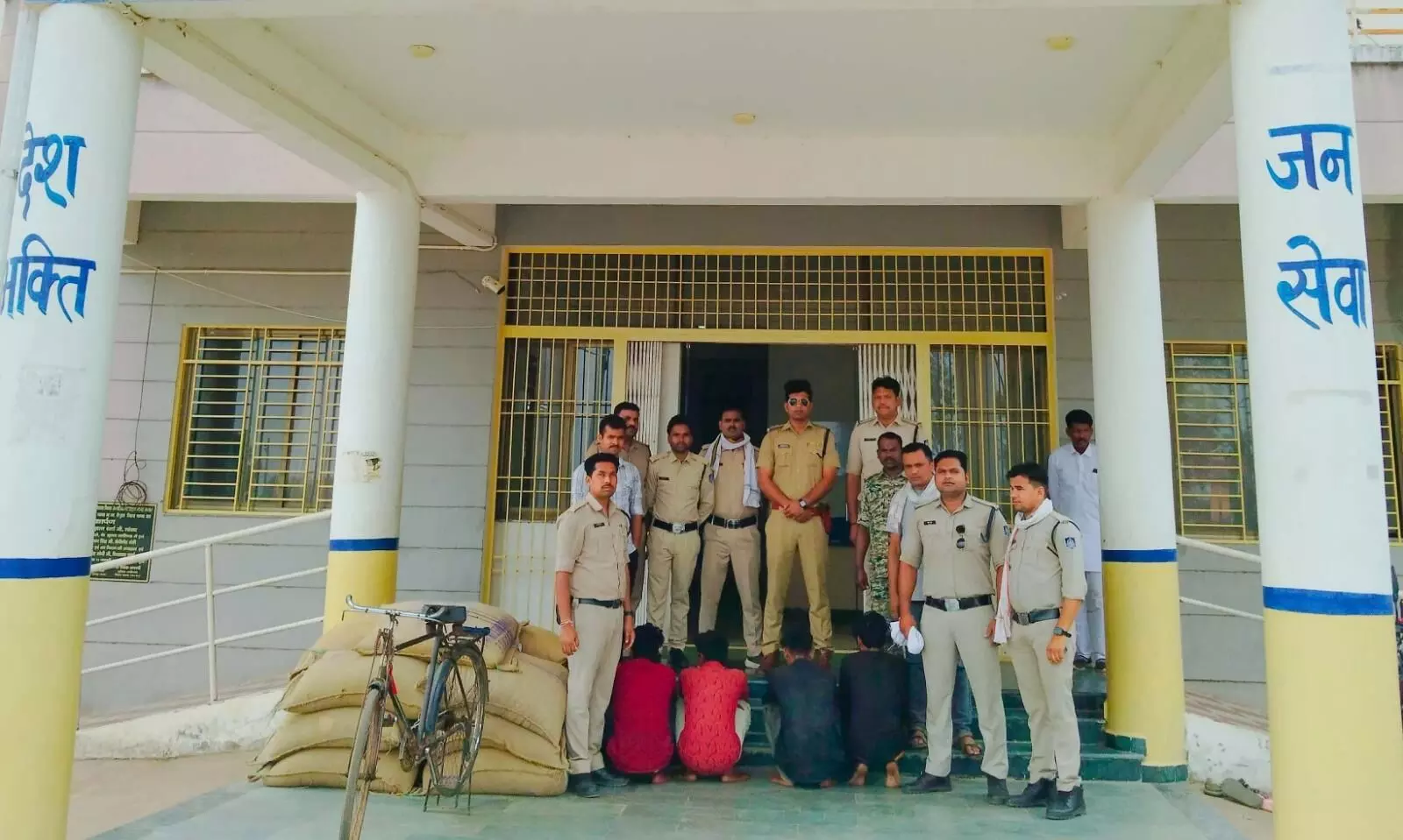 खरीदी केन्द्र से सरसों की हुई चोरी के मामले में चार आरोपी गिरफ्तार खरीदी केन्द्र से सरसों की हुई चोरी के मामले में चार आरोपी गिरफ्तार