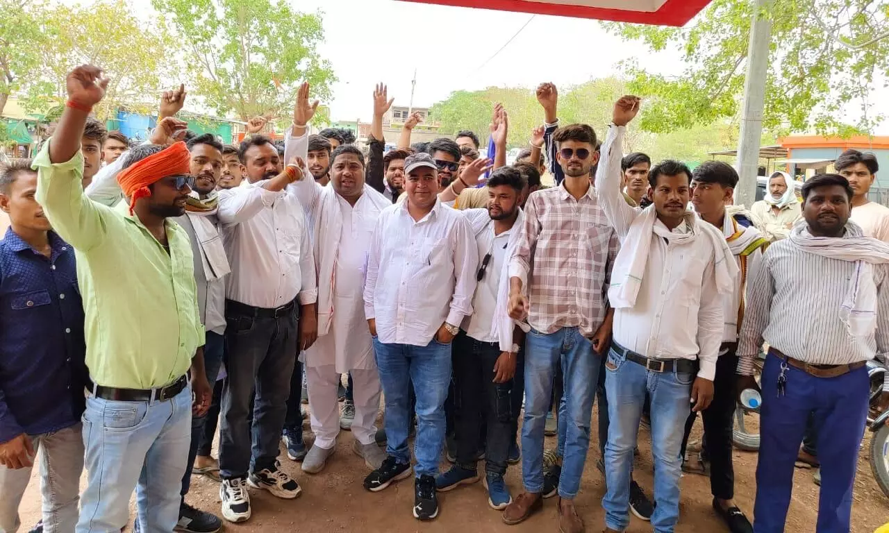 राजपूत बागरी के जाति प्रमाण पत्र पर रोक लगाने युवा संघ ने सौंपा ज्ञापन राजपूत बागरी के जाति प्रमाण पत्र पर रोक लगाने युवा संघ ने सौंपा ज्ञापन