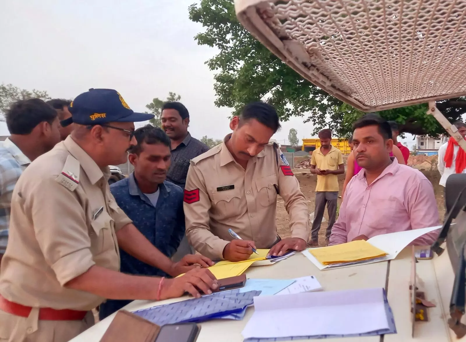 बारात की चल रहीं थी तैयारियां और तालाब में डूबकर दो चचेरे भाईयों की हुई मौत बारात की चल रहीं थी तैयारियां और तालाब में डूबकर दो चचेरे भाईयों की हुई मौत
