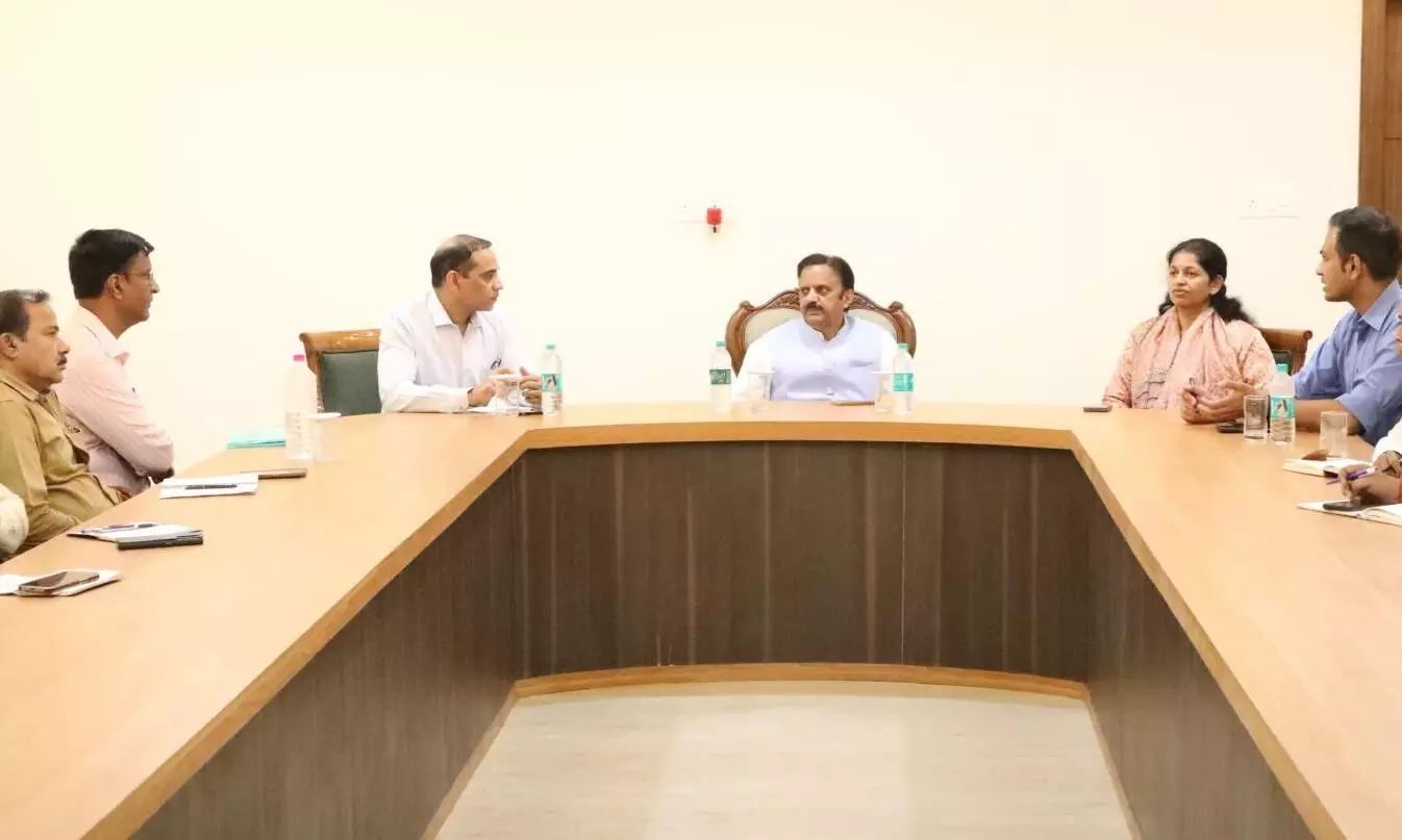 उप मुख्यमंत्री राजेन्द्र शुक्ल ने रीवा शहर में निर्माणाधीन विकास कार्यों की समीक्षा की, समय-सीमा में गुणवत्तापूर्ण कार्य करने के दिए निर्देश उप मुख्यमंत्री राजेन्द्र शुक्ल ने रीवा शहर में निर्माणाधीन विकास कार्यों की समीक्षा की, समय-सीमा में गुणवत्तापूर्ण कार्य करने के दिए निर्देश