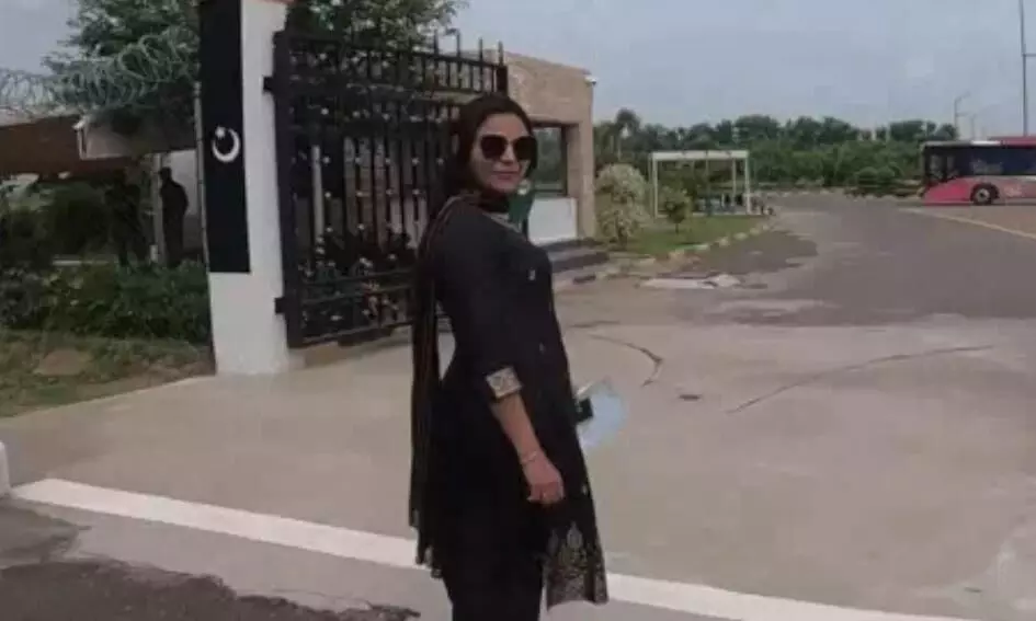 पाकिस्तानी खूफिया अधिकारियों के साथ थे गहरे संबंध, तीन बार जा चुकी थी पाकिस्तान..यूट्यूबर ज्योति हुई अरेस्ट, PAK के लिए जासूसी करने का है आरोप पाकिस्तानी खूफिया अधिकारियों के साथ थे गहरे संबंध, तीन बार जा चुकी थी पाकिस्तान..यूट्यूबर ज्योति हुई अरेस्ट, PAK के लिए जासूसी करने का है आरोप