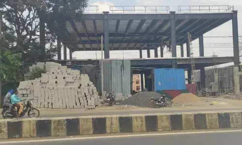 बिना अनुमति बनाया शोरूम, आयुक्त ने दिए तोड़ने के आदेश, बिना कार्रवाई लौटा अमला बिना अनुमति बनाया शोरूम, आयुक्त ने दिए तोड़ने के आदेश, बिना कार्रवाई लौटा अमला