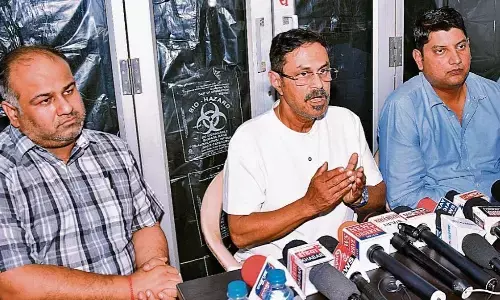 गलत उपचार का आरोप, डॉक्टरों ने किया विरोध गलत उपचार का आरोप, डॉक्टरों ने किया विरोध