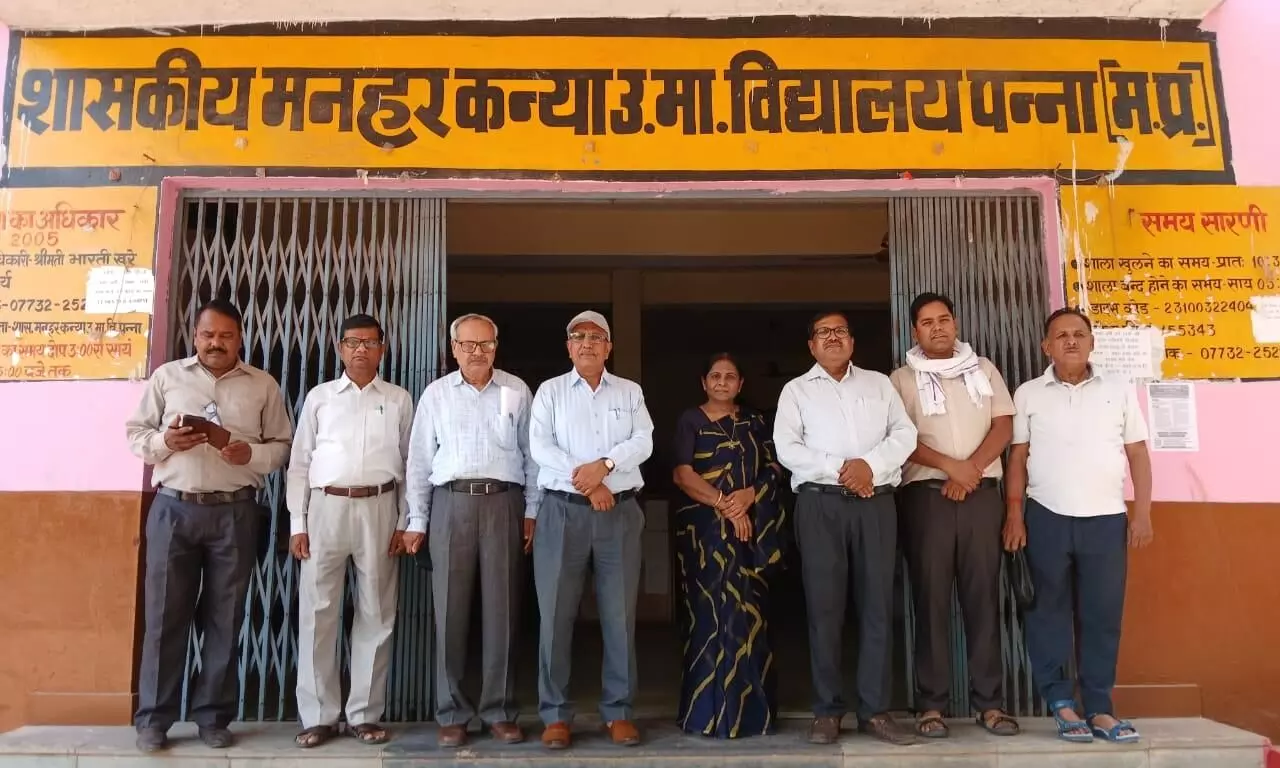 महाविद्यालय में प्रवेश के लिए विद्यालय में किया गया सम्पर्क महाविद्यालय में प्रवेश के लिए विद्यालय में किया गया सम्पर्क