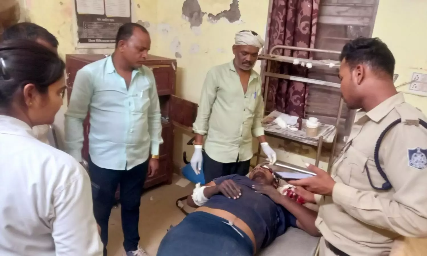मोटरसाइकिल खडे ट्रेक्टर में जा घुसी, चालक गंभीर, पुलिस की तत्परता से बची मोटरसाइकिल चालक की जान मोटरसाइकिल खडे ट्रेक्टर में जा घुसी, चालक गंभीर, पुलिस की तत्परता से बची मोटरसाइकिल चालक की जान