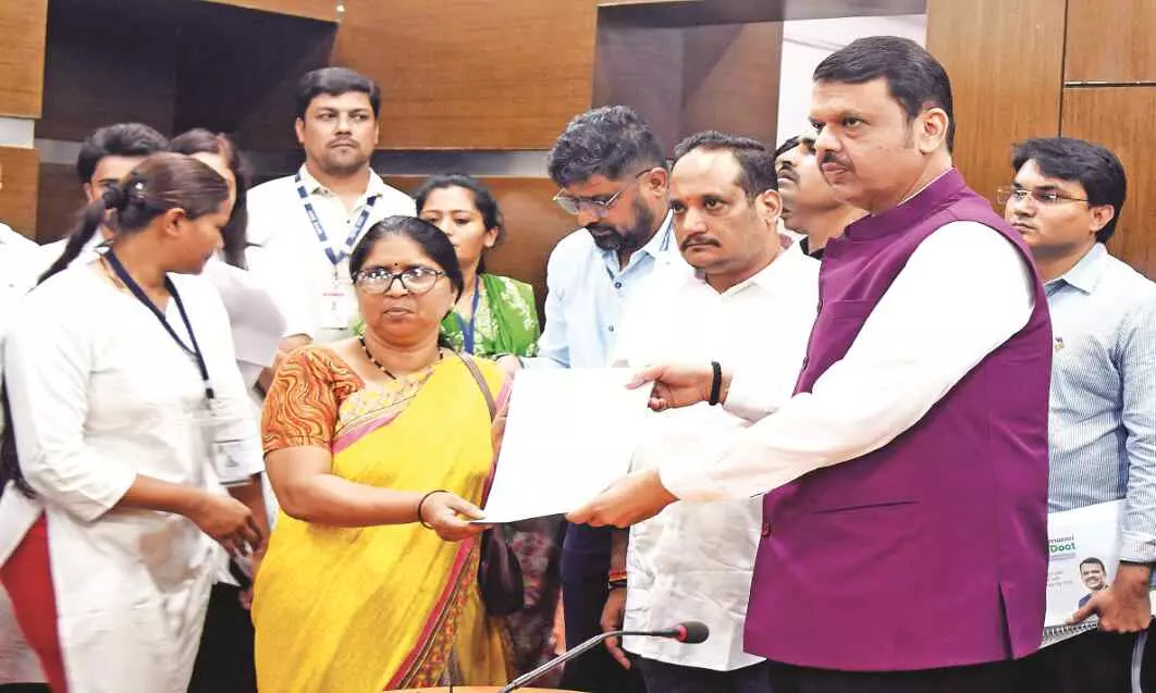 3 घंटे चला सीएम का जनता दरबार, अपेक्षा से ज्यादा लोग पहुंचे 3 घंटे चला सीएम का जनता दरबार, अपेक्षा से ज्यादा लोग पहुंचे