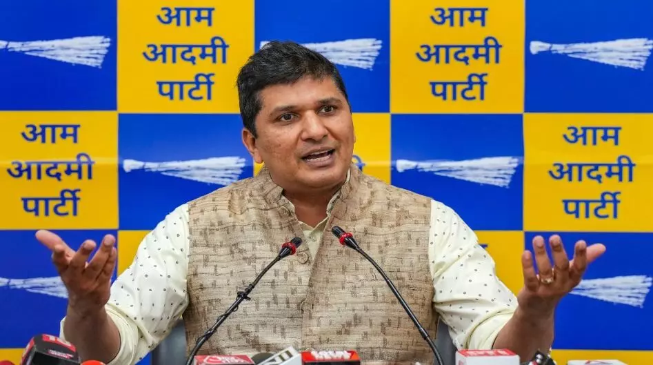 15 आप पार्षदों के इस्तीफे पर सौरभ भारद्वाज की आई प्रतिक्रिया, कहा - जो भी पार्टी छोड़ता है BJP उसे एक लाइन देती है 15 आप पार्षदों के इस्तीफे पर सौरभ भारद्वाज की आई प्रतिक्रिया, कहा - जो भी पार्टी छोड़ता है BJP उसे एक लाइन देती है