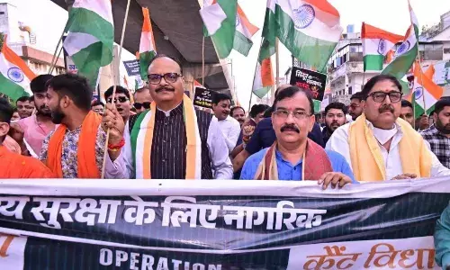 डिप्टी सीएम ब्रजेश पाठक लखनऊ में तिरंगा यात्रा रैली में हुए शामिल, बड़ी संख्या में लोग हुए शामिल