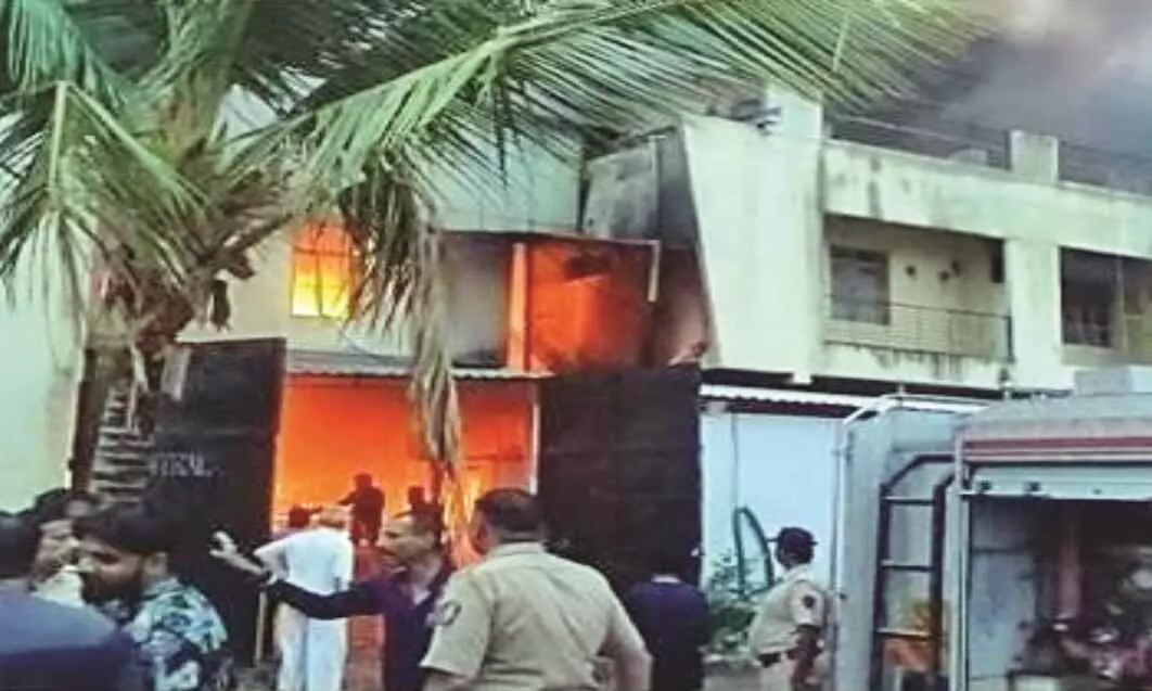 एमआईडीसी में बड़ा हादसा - टॉवेल फैक्ट्री में आग लगने से हुई आठ की मौत एमआईडीसी में बड़ा हादसा - टॉवेल फैक्ट्री में आग लगने से हुई आठ की मौत