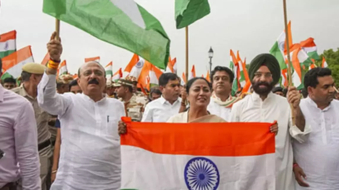 जब-तक आतंकवाद..., तिरंगा यात्रा में स्मृति ईरानी, CM रेखा गुप्ता ने लिया हिस्सा जब-तक आतंकवाद..., तिरंगा यात्रा में स्मृति ईरानी, CM रेखा गुप्ता ने लिया हिस्सा