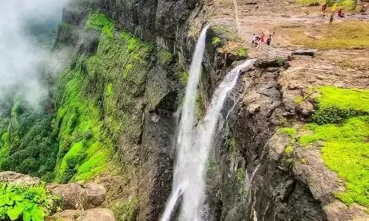 ये है दुनिया का सबसे अनोखा झरकना, जहां नीचे से ऊपर की ओर बहता है पानी, जानें किस देश में है मौजूद ये है दुनिया का सबसे अनोखा झरकना, जहां नीचे से ऊपर की ओर बहता है पानी, जानें किस देश में है मौजूद