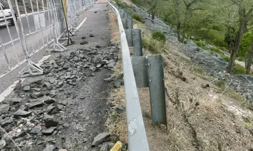 सिल्लेवानी घाटी में डेढ़ साल से ठप पड़ा काम, नए प्रपोजल की मंजूरी का हो रहा इंतजार सिल्लेवानी घाटी में डेढ़ साल से ठप पड़ा काम, नए प्रपोजल की मंजूरी का हो रहा इंतजार