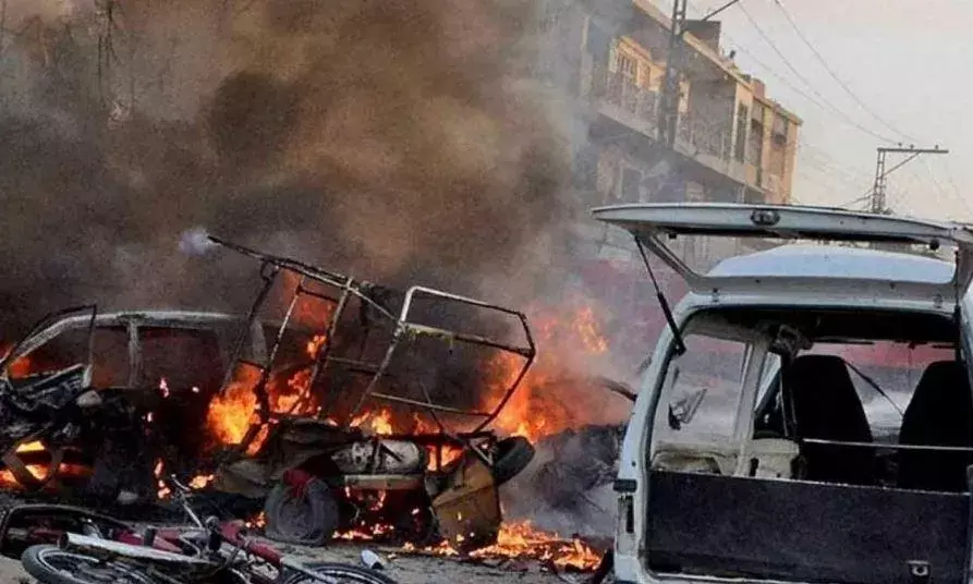 फिर दहला पाकिस्तान..., बलूचिस्तान में हुआ भीषण बम विस्फोट, 4 की हुई मौत, दर्जनों घायल फिर दहला पाकिस्तान..., बलूचिस्तान में हुआ भीषण बम विस्फोट, 4 की हुई मौत, दर्जनों घायल