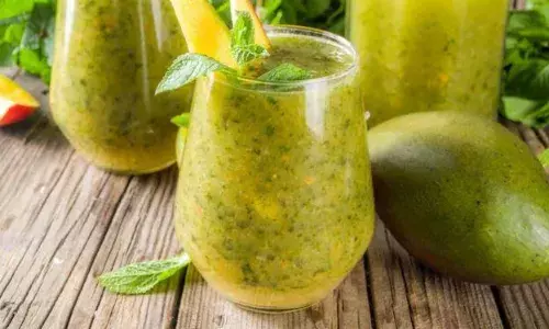 डिहाइड्रेशन से बचने के लिए पिएं आम पना, ये रेसिपी सबसे आसान