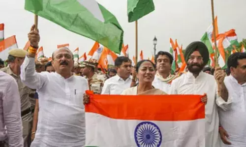 जब-तक आतंकवाद..., तिरंगा यात्रा में स्मृति ईरानी, CM रेखा गुप्ता ने लिया हिस्सा जब-तक आतंकवाद..., तिरंगा यात्रा में स्मृति ईरानी, CM रेखा गुप्ता ने लिया हिस्सा