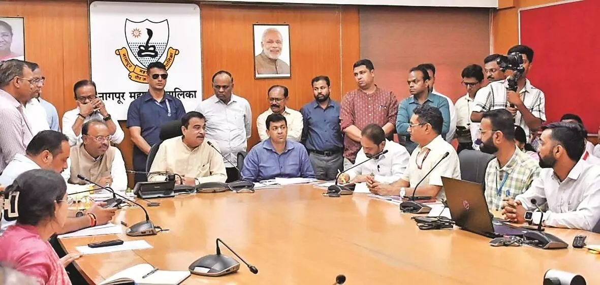 निर्देश के बावजूद जलापूर्ति नहीं सुधरी तो गडकरी ने बुलाई बैठक निर्देश के बावजूद जलापूर्ति नहीं सुधरी तो गडकरी ने बुलाई बैठक