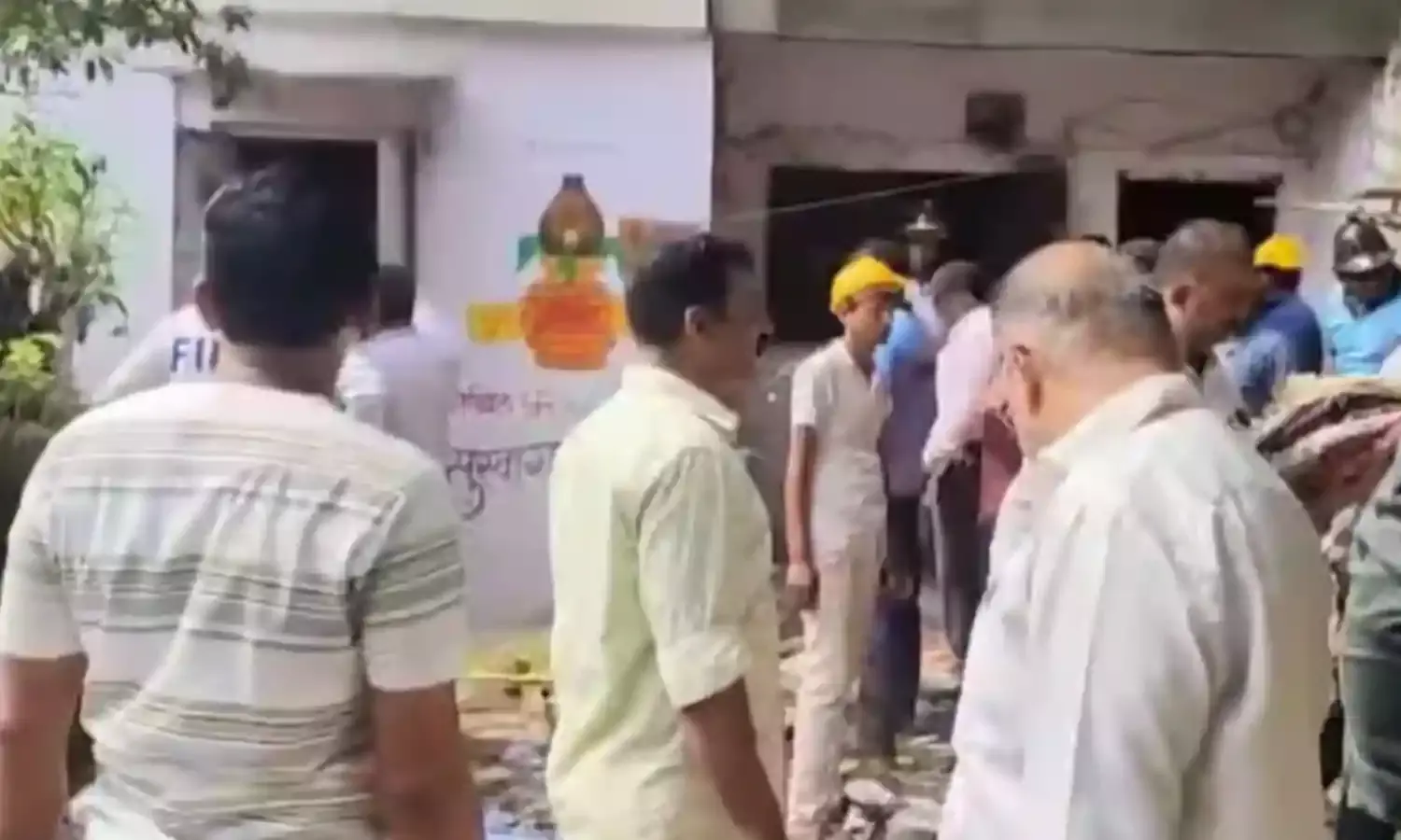 कल्याण में बिल्डिंग का स्लैब गिरने से 6 लोगों की मौत, 6 घायल, रेस्क्यू ऑपरेशन जारी