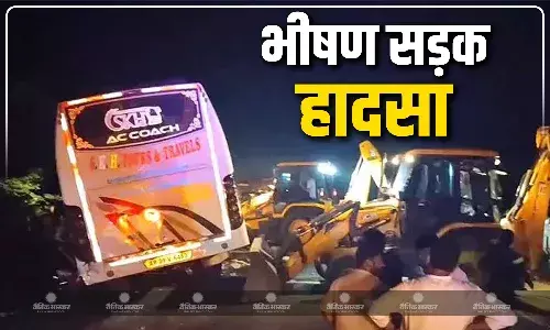 तेलंगाना के विकाराबाद में ट्रक और बस की जोरदार टक्कर, 4 की मौत, 17 घायल, सीएम रेवंत रेड्डी ने जताया दुख तेलंगाना के विकाराबाद में ट्रक और बस की जोरदार टक्कर, 4 की मौत, 17 घायल, सीएम रेवंत रेड्डी ने जताया दुख