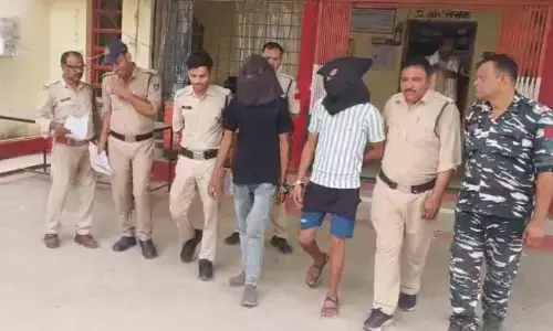 बेटे के साथ स्कूटर पर जा रही महिला से चेन लूटने के 2 आरोपी गिरफ्तार