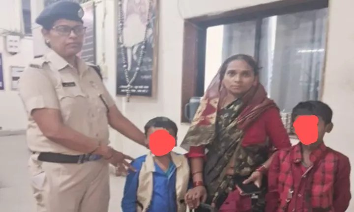 गोंदिया रेलवे स्टेशन पर पानी लेने के लिए उतरी महिला, ट्रेन छूट गई गोंदिया रेलवे स्टेशन पर पानी लेने के लिए उतरी महिला, ट्रेन छूट गई
